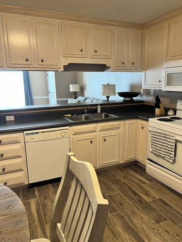 3-bedroom 2-bath house near town & hospital