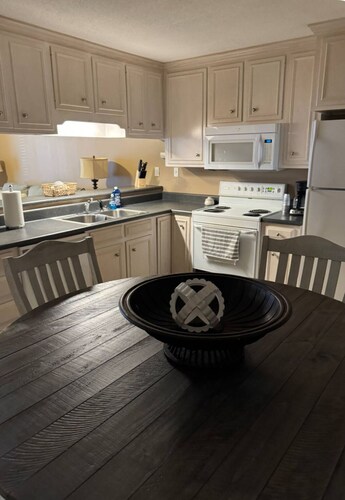 3-bedroom 2-bath house near town & hospital