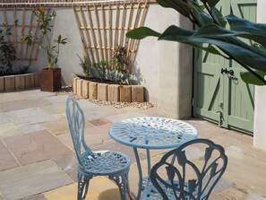 Outdoor dining - The Tack Room Cottage (Tarrant Gunville)