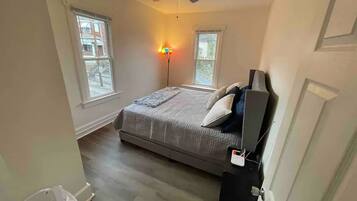 1 dormitori, planxa i posts de planxar, wifi gratuïta i roba de llit