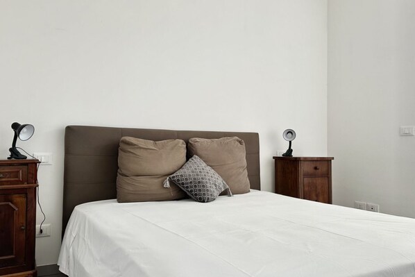 1 bedroom, bed sheets