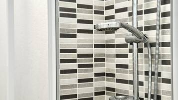 Shower, bidet, towels