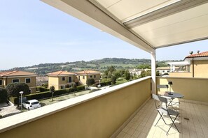 Outdoor dining - S334 - Sirolo, wonderful panoramic three-room apartment (Sirolo)