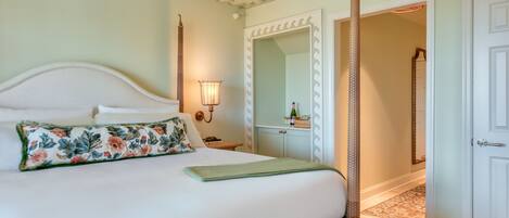 Coffres-forts dans les chambres, fer et planche à repasser