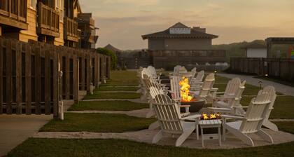 Poolside King | Private Beach + Award-Winning Spa