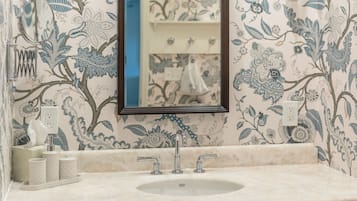 Towels, soap, shampoo, toilet paper