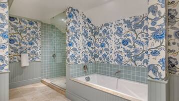 Towels, soap, shampoo, toilet paper