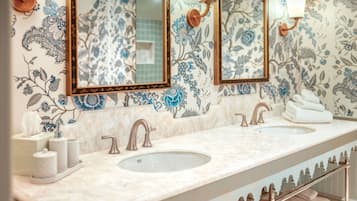 Towels, soap, shampoo, toilet paper