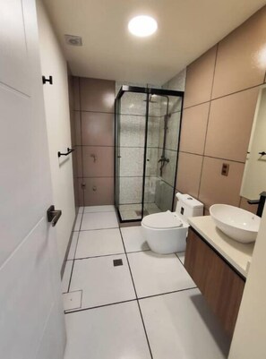 Towels, soap, toilet paper - New apartment
(La Paz)