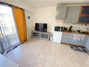 Fridge, microwave, oven, dishwasher - 06BQ : Studio close to the beach (Roquebrune-Cap-Martin)