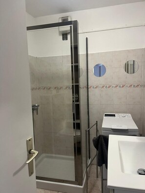 Free toiletries, towels - 06BQ : Studio close to the beach (Roquebrune-Cap-Martin)