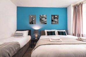 3 عدّة غرف نوم ومكواة/لوح كي وواي فاي وملاءات أسرّة