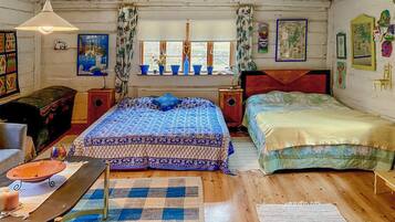 2 bedrooms, travel cot, free WiFi, bed sheets