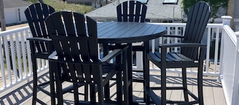 Plum Island Chic Cottage-Steps to Beach!