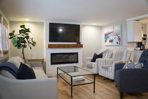 Smart TV, fireplace