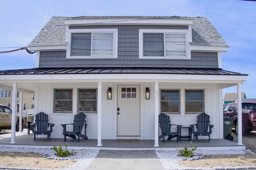 Plum Island Chic Cottage-Steps to Beach!
