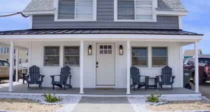 Plum Island Chic Cottage-Steps to Beach!
