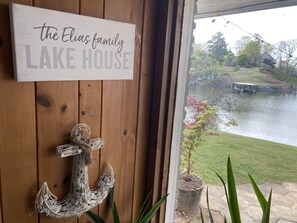 Exterior detail - Elias Lake House on Lake Lanier
Cozy house with panoramic view of the lake. (Gainesville)