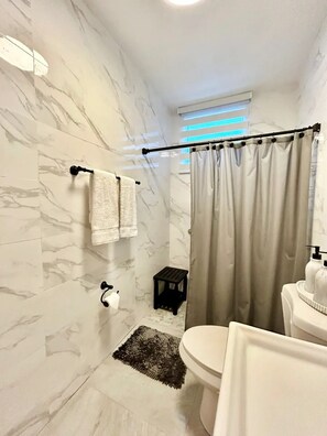 Shower, hair dryer, towels, soap - Enjoy a magnificent experience in Vieques Bioluminescent Bay! (Vieques)