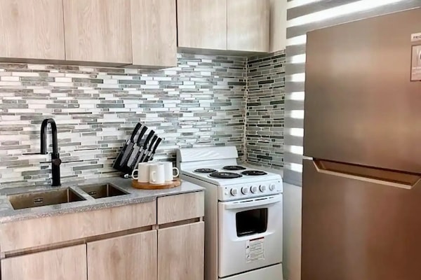 Frigorífic, microones, forn i placa de cuina