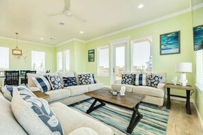 TV - Luxury Beach Home - 3-minute walk to the beach! (Surfside Beach)