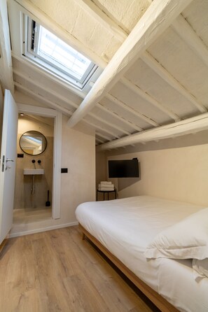 Design Double Room | 1 bedroom, Frette Italian sheets, premium bedding, down duvets
