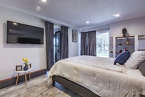 5 habitaciones, escritorio, tabla de planchar con plancha y wifi