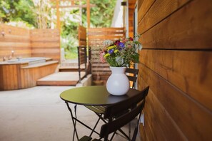 تناول الطعام بالخارج