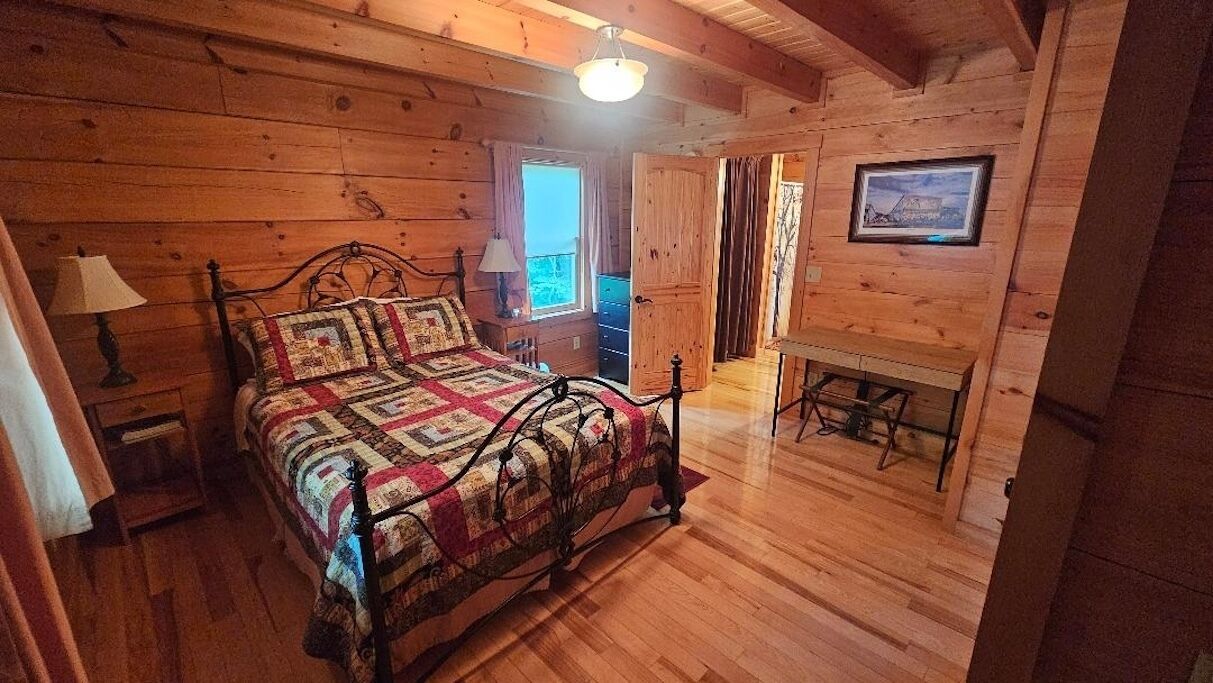 2 عدّة غرف نوم ومكواة/لوح كي وواي فاي مجانًا وملاءات أسرّة