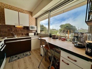 Réfrigérateur, micro-ondes, lave-vaisselle