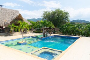 42-inch Smart TV with cable channels - Ranch Ton Hotel Boutique (Santa Marta)