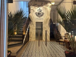 Interior entrance - Hotel Tierra Marina Centro Histórico (Mazatlán)