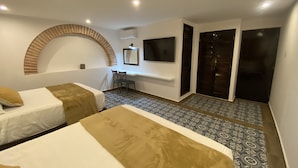 A hotel room with two beds, a desk, a TV, and a wardrobe. - Hotel Tierra Marina Centro Histórico (Mazatlán)