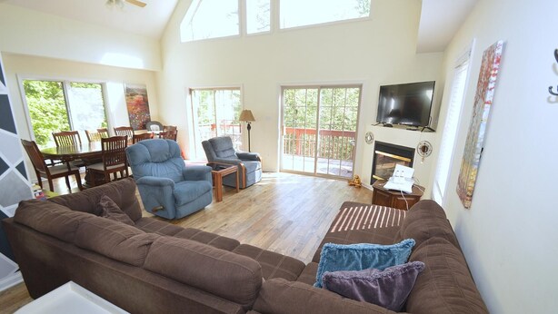 Unclassified image, 1 of 39, button - The Retreat at the Creek - Pet Friendly (Berkeley Springs)