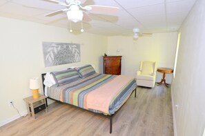 Cabin, Multiple Beds (The Retreat at the Creek - Pet Friend) | 5 bedrooms - The Retreat at the Creek - Pet Friendly (Berkeley Springs)