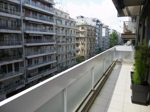 Apartment, 2 Bedrooms, Smoking, Balcony | Property grounds