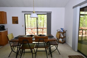 Ferienhütte, 1 Queen-Bett (Namba Cabin - Our Cabin) | Speisen