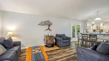 Cabin, Multiple Beds (Herons Rest - Escape by the River ) | Living area