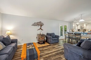 Cabin, Multiple Beds (Herons Rest - Escape by the River ) | Living area - Herons Rest - Escape by the River (Great Cacapon)