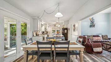 Cabin, Multiple Beds (Herons Rest - Escape by the River ) | Dining room