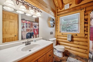 Cabin, Multiple Beds (Overlook at Sleepy Creek -Privacy Awa) | Bathroom