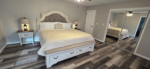 3 chambres, fer et planche à repasser, Wi-Fi, draps fournis