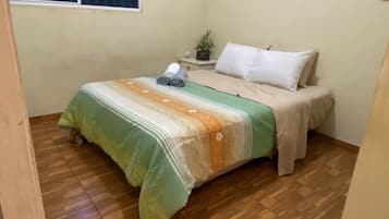 3 quartos, escrivaninha, ferros/tábuas de passar roupa