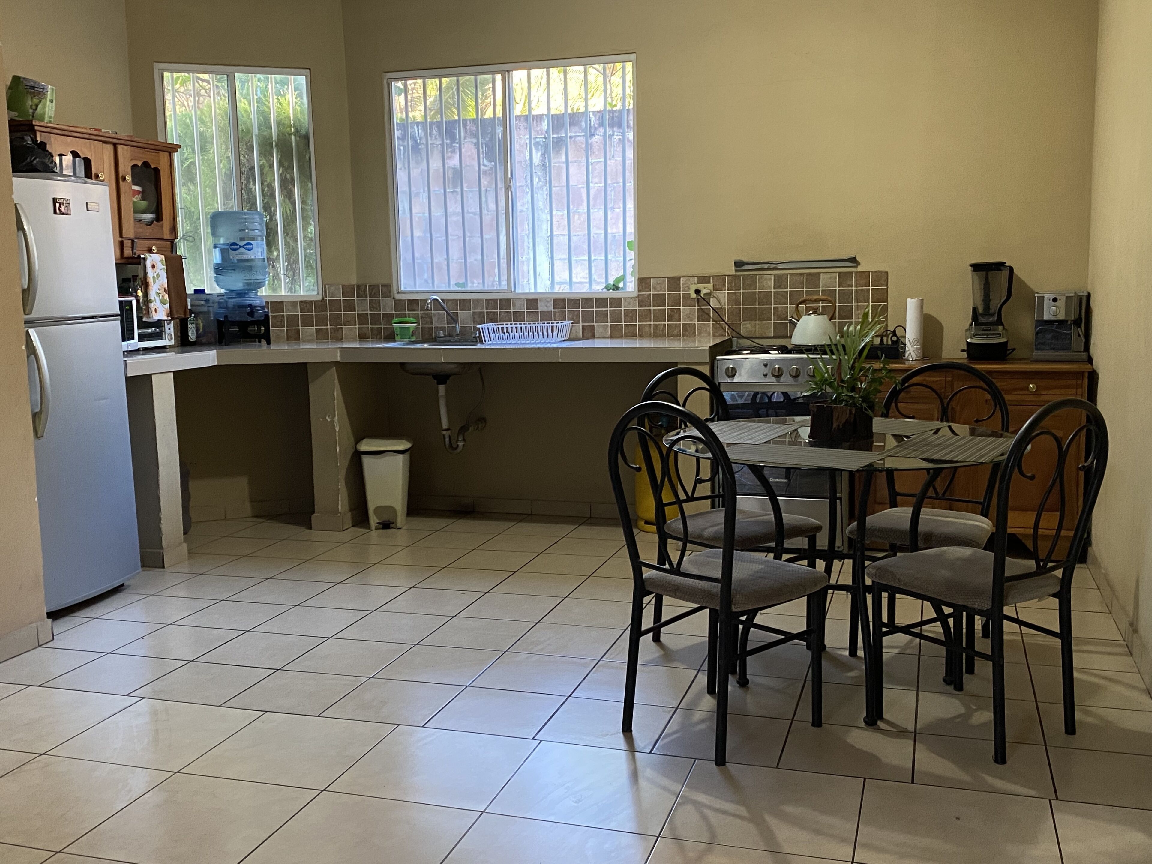 雪櫃、微波爐、焗爐、爐具