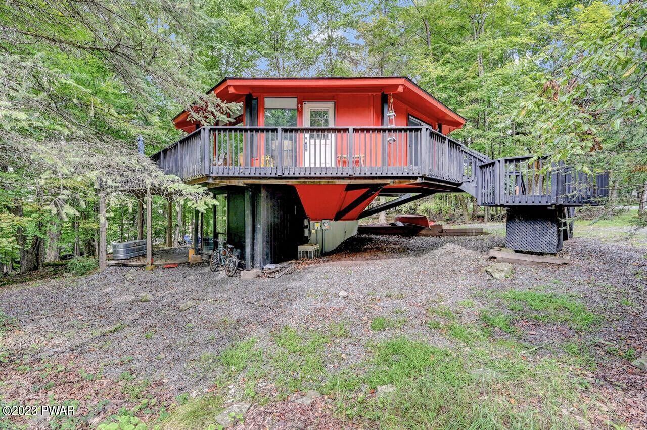 Sleep in a Treehouse!!