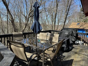 Outdoor dining - Sleep in a Treehouse!! (Lake Ariel)