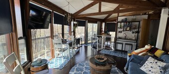 Sleep in a Treehouse!!