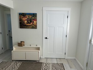 Interior - Charming 2-bedroom apartment with WiFi, AC in enjoyable Lincoln City, ocean (Lincoln City)