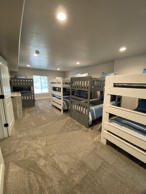 9 chambres, lit parapluie, Wi-Fi, draps fournis