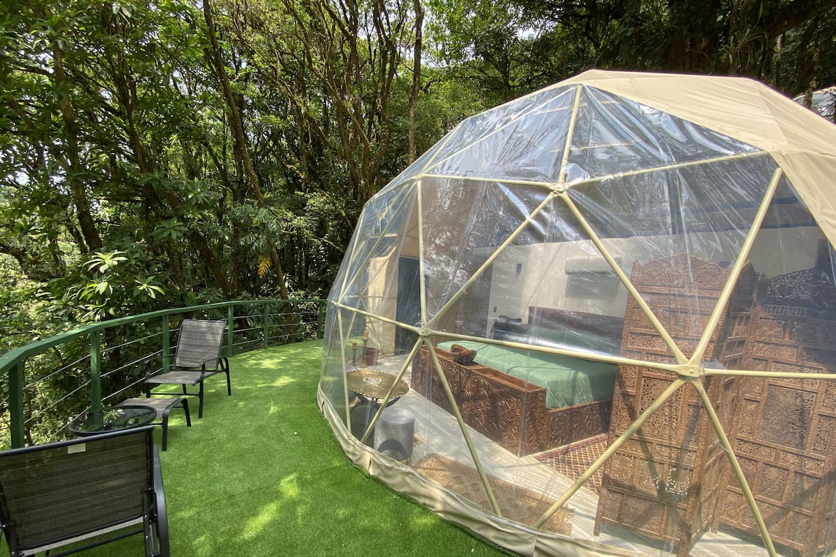 Tente Lune de Miel, 1 trÚs grand lit, terrasse, vue montagne | 1 chambre, literie de qualité supérieure, minibar